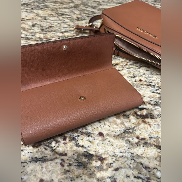 Michael Kors Crossbody and wallet - Picture 3 of 6